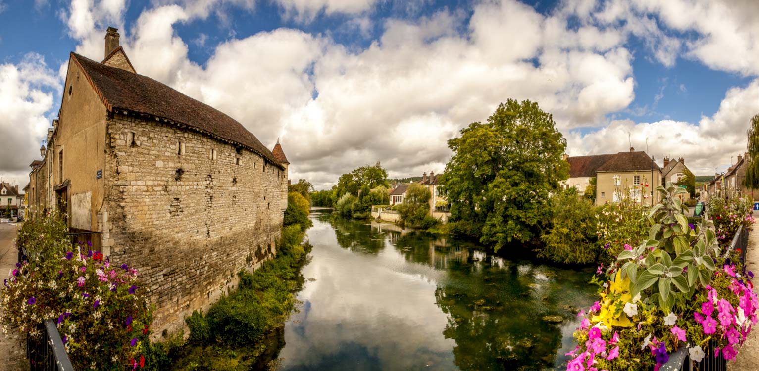 Chablis (Bourgogne) :  pont sur le Serein / dominique.paques_gmail.com_pano_chablis_pont.jpg