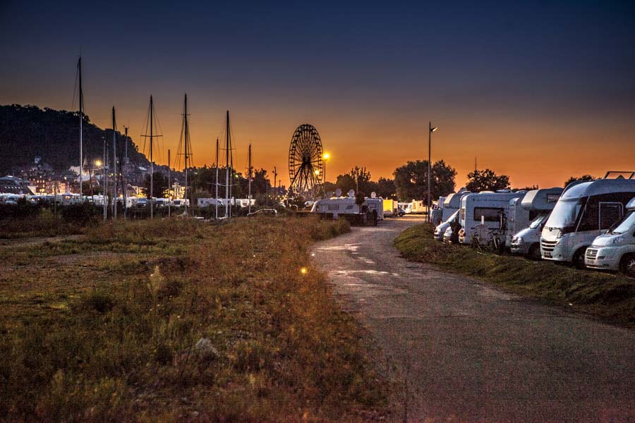 Honfleur (Calvados) Aire camping-cars du Bassin de l'Est